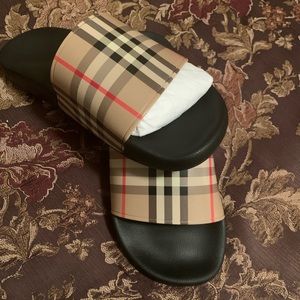 Burberry
Men's Furley Vintage Check